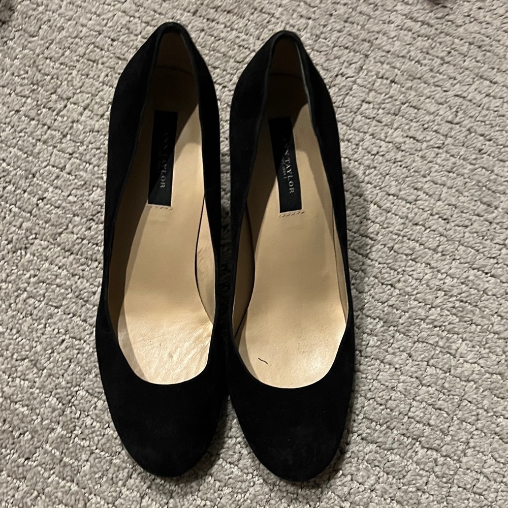 Ann Taylor Black Suede Classic Women's Heels size 6